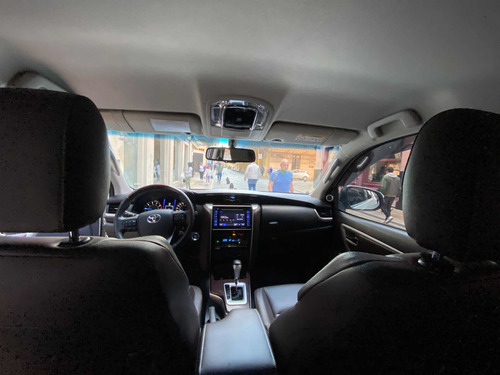 Imagen 19 de 25 de Toyota Sw4 2018 2.8 Srx 177cv 4x4 7as At Automatica Lucsc