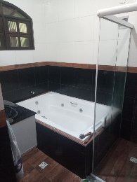 Casa Com Duas Suítes, 3 Quartos, Sala De Jantar, Sala De Est