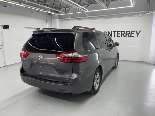 Toyota Sienna 3.5 Le At