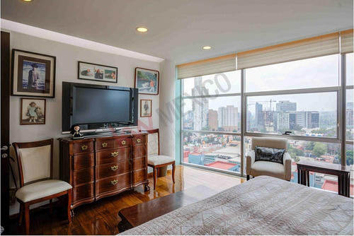 Penthouse De Lujo Con Espectacular Vista A La Ciudad En La Parte Baja De Las Águilas