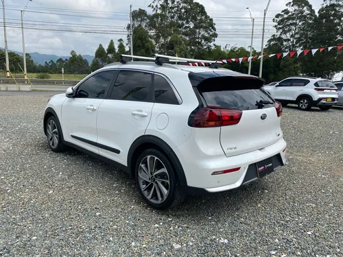 Kia Niro 1.6 Zenith 4X2