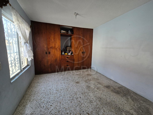 Casa En Venta En Fovissste De Dos Niveles Con Amplias Recamaras.