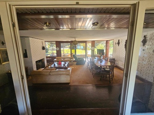 Sofisticada Casa En Venta En El Pinar Con Gran Parque Y Piscina.!!!!!