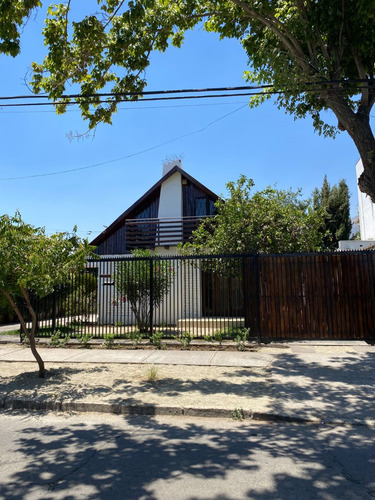 Casa Recien Remodelada En Una Tranquila Calle De La Reina