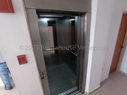 Encuentra Este Apartamento En Venta Modernos Amplio Cómodo Excelente Condominio En Urbanización San Isidro Nela 25-13605
