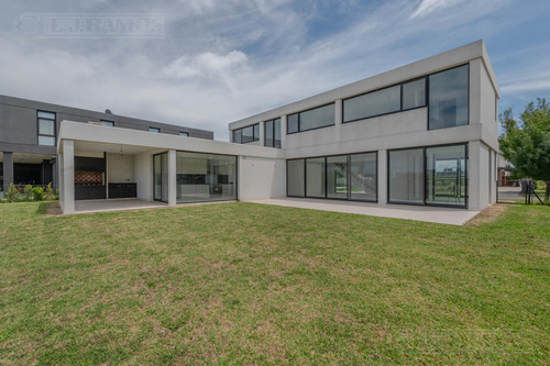 Casa A Estrenar A Laguna Muelles Puertos / Escobar