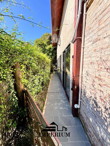 Venta Hermosa Casa En La Floresta , 3 Dormitorios , 4 Baños , A Metros Del Mar .