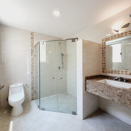 Casa En Venta En Veracruz Con Alberca, Fracc. Las Palmas De Medellín, Ver.