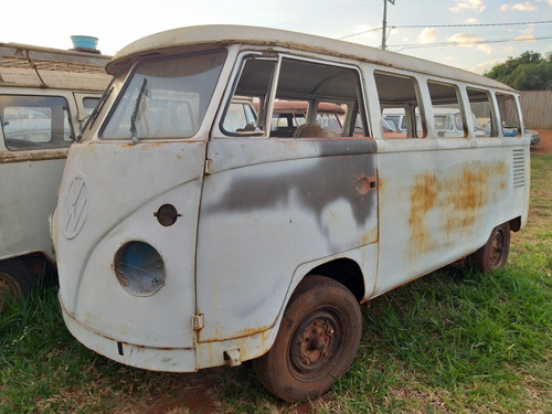 Volkswagen Kombi 1975 Samba