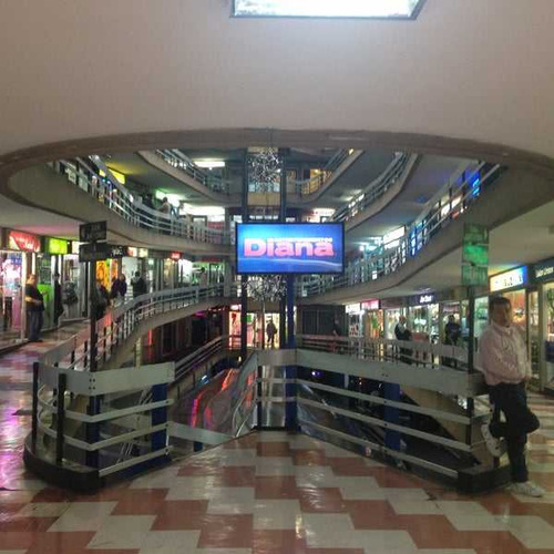 Local En Plaza De Armas Santiago (63418)