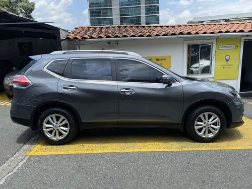 Nissan X-Trail 7 puestos 2.5 Advance 4x2