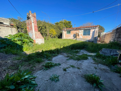 Casa Y 2 Apartamentos Alquilados En El Mismo Padrón Para La Venta. Ideal Para Inversionistas.