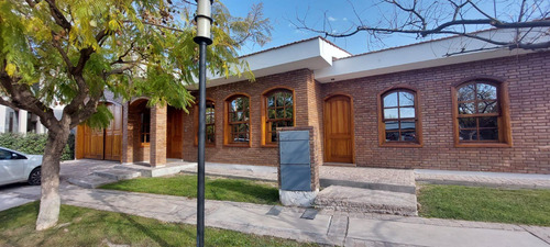 Casa En  J. Manuel Estrada 1128 Pegado Barrio Unimev - Bº Ayres De Campo