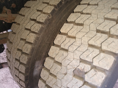 Mb 1718/08 Branco Toco Baú Com 7.5m