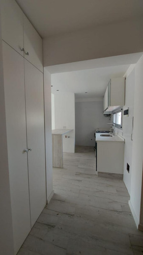 Alquiler - Departamento 2 Ambientes En Beccar Con Cochera Y Pileta