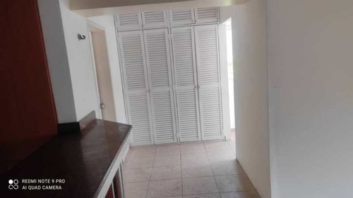 Venta De Cómodo Apartamento, Estado Vargas, Naiguatá