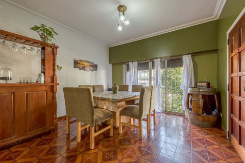 Venta Casa 5 Dormitorios En Boedo Cochera Patio