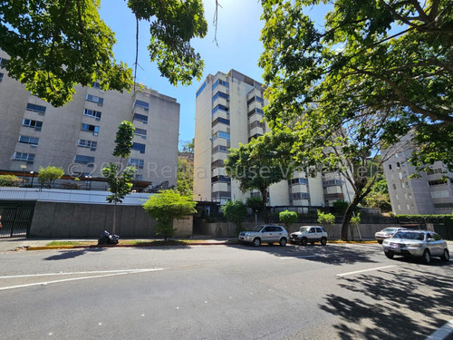 Bello Apartamento Ubicado En La Avenida Principal De Caurimare Lld