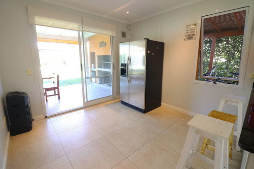 Casa 5 Ambientes Muy Luminosa Con Pileta