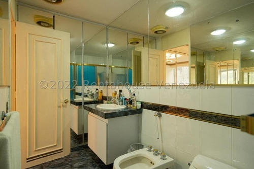 Imagen 16 de 25 de Mls #23-213 Único, Exclusivo E Inigualable Penthouse De Dos Niveles En La Mejor Ubicación De Los Chorros, Son Aproximadamente 1000 Mt 2 Con Excelente Distribución, Y De Un Gusto Impecable. Afm