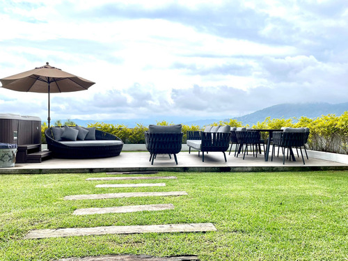Excepcional Casa En Venta En Avándaro, Con Vista Al Lago.