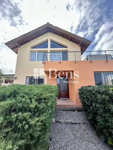 Venta    Casa Amplios Dormitorios    Balcón - Parque Y Barbacoa -real De San Carlos - Colonia Del Sacramento