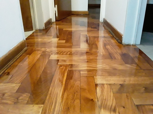 Imagen 5 de 8 de Pulido Y Plastificado Hidrolaqueado De Parquet Reparaciones