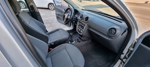Imagen 11 de 15 de Volkswagen Gol Trend 2011 1.6 Pack I 101cv