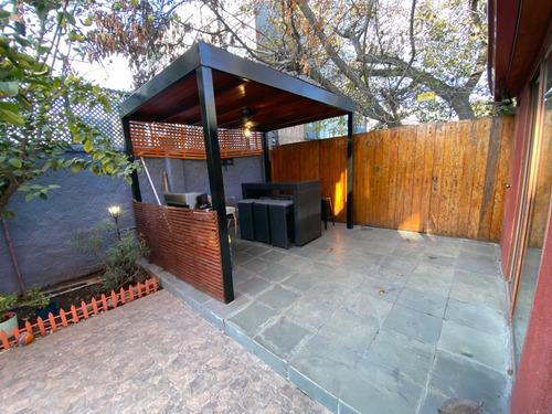 Casa En Ñuñoa De 3 Niveles Con Piscina, Jardín Y Quincho