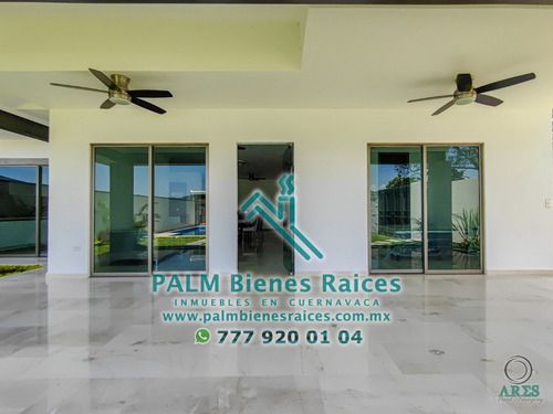 Casa Sola Con Alberca En Fraccionamiento Con Acceso Controlado, 4 Recámaras, 4.5 Baños, 3 Estacionamientos, Xochitepec, Morelos