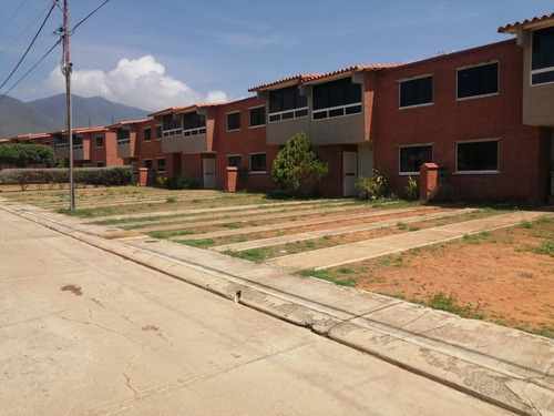 Imagen 4 de 14 de Townhouse Espectacular 4 Hab Y 3 Baños Av Juan Bautista