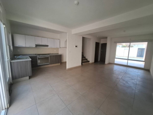 Casa Remodelada En Residencial Las Americas Lll Ecatepec Frente A Plaza Las Américas