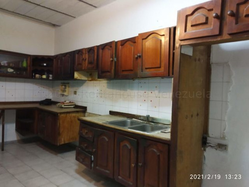 Imagen 2 de 14 de Venta Casa Urb. Av. Bolivar Norte 22-7034 Forg
