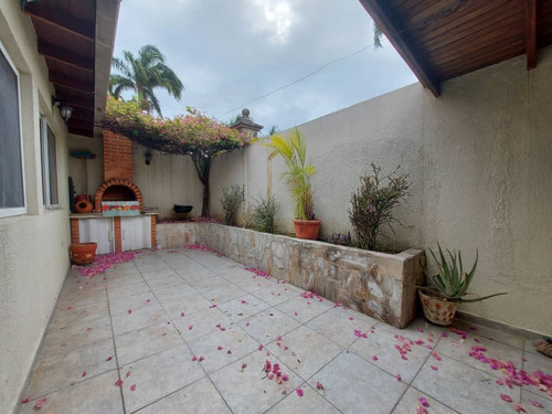 Townhouse En Venta En Araguama Country, Maracay
