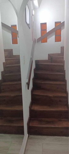 Casa En Venta - 4 Dormitorios 2 Baños - Cochera - 310mts2 - Villa Sarmiento, Morón