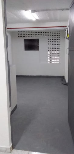 Imagem 7 de 25 de Salão /sala Comercial Ideal Para Estoque / Depósito De Mercadorias, Local Seguro, Com Estacionamento No Local A 20 Metros Da Ladeira Porto Geral, 100 Metros Da Rua 25 De Março