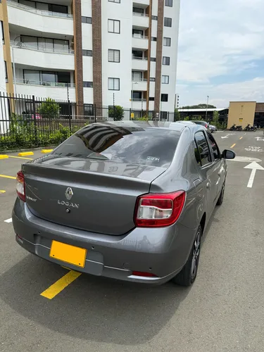 Renault Logan 1.6 Privilege / Intens