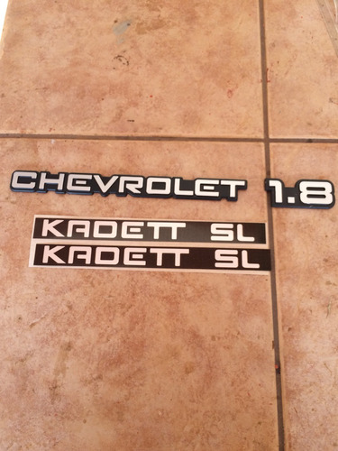 Imagem 1 de 1 de Kit Emblema Chevrolet 1.8 Kadett Sl