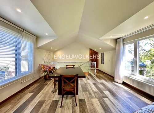 Casa Estilo Colonial Inglés, Borde De Cancha