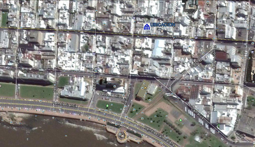 Alquiler Local Comercial En Ciudad Vieja, 201m2 En 2 Niveles