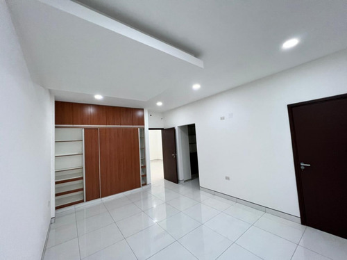 Imagen 3 de 9 de Hermosa Casa A Estrenar En Venta Zona Cambodromo
