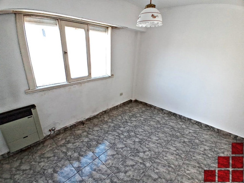 Imagen 2 de 12 de Ph De 2 Ambientes En El Barrio Nueva Pompeya