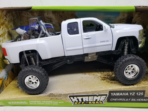 New Ray 1:43 Chevrolet Silverado 2500 Hd Con Moto Yamaha 125 Color Blanco