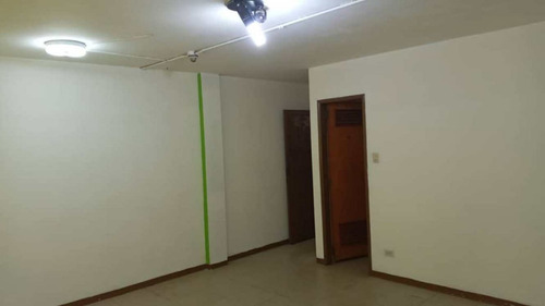 Imagen 3 de 16 de Oficina En Alquiler Centro Al Lado De La Plaza La Concordia Parroquia Santa Teresa 44 Mts