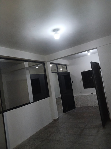 En Venta Casa Con Locales Comerciales