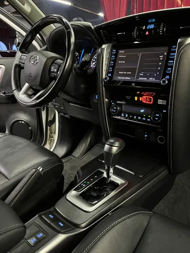 Toyota Fortuner 2.4 Srv