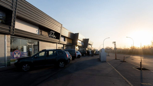 Imagen 8 de 14 de Alquiler. Local Comercial . Complejo Miradores Manantiales Etapa 2