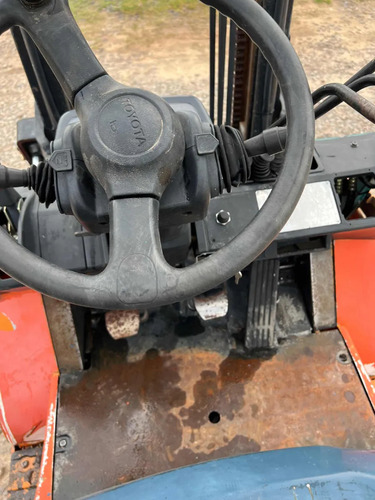 Autoelevador Toyota 62-7fd25 2500kg Diesel C/desplazador