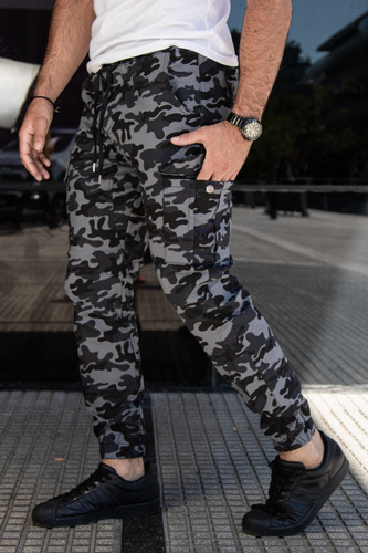 Imagen 2 de 5 de Pantalon Cargo Camuflado Hombre Gabardina Jogger Bolsillos