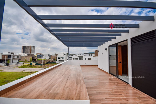 Casa De Lujo Nueva En Venta En Solares Zona Real
